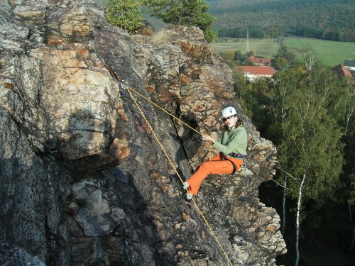 foto, Kamča na vrcholu skály